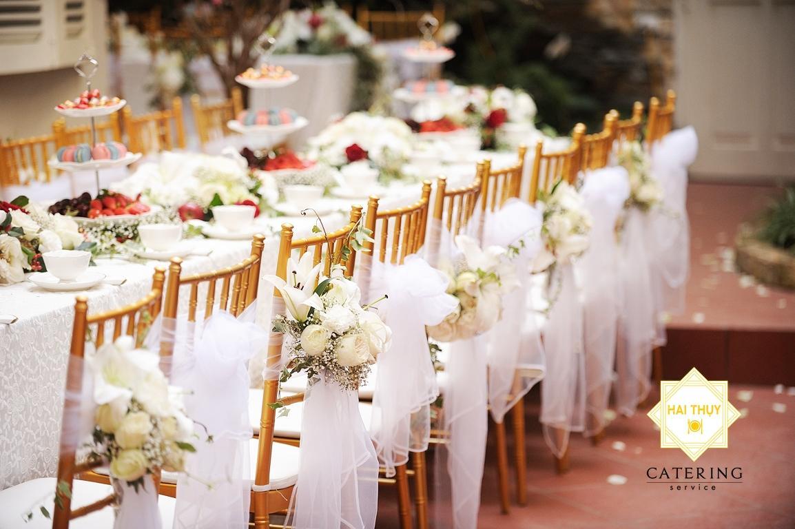 Bàn tiệc được set up chuyên nghiệp