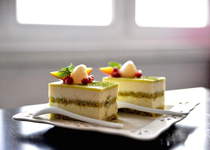 Top 5 loại bánh ngon để đãi tiệc liên hoan thêm phần ấn tượng