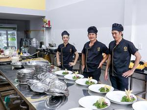 Đặt tiệc liên hoan công ty, hãy chọn Hai Thụy Catering