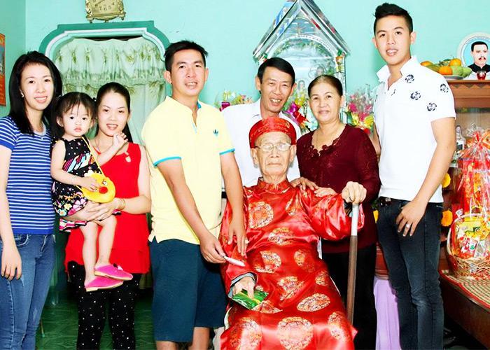 Đặt tiệc mừng thọ cho ông với 3 cách tổ chức