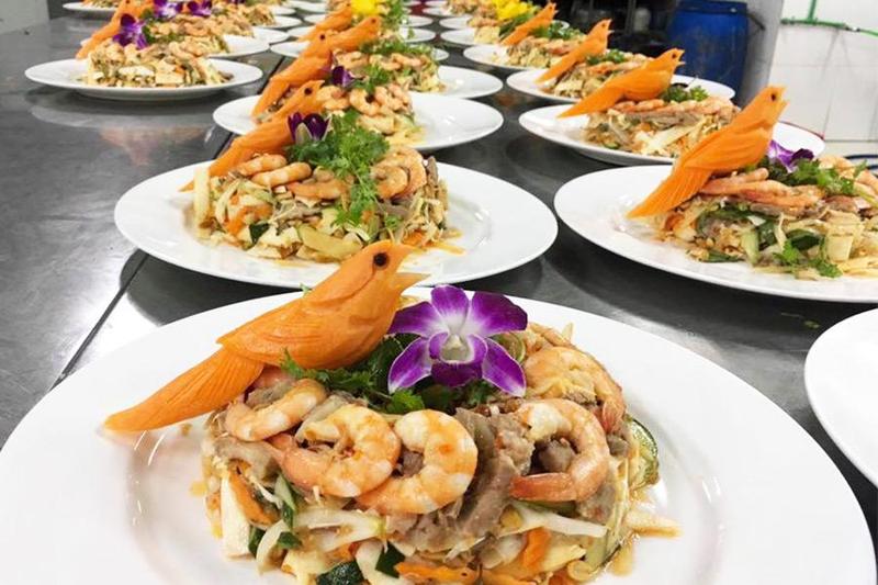 Sở hữu tiệc hoành tráng nhờ dịch vụ nấu tiệc tại nhà của Hai Thụy Catering